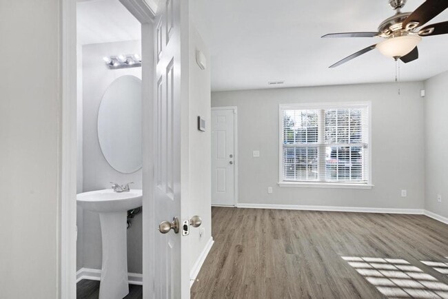 Building Photo - Great Townhome! City Limits! Carolina Forest!