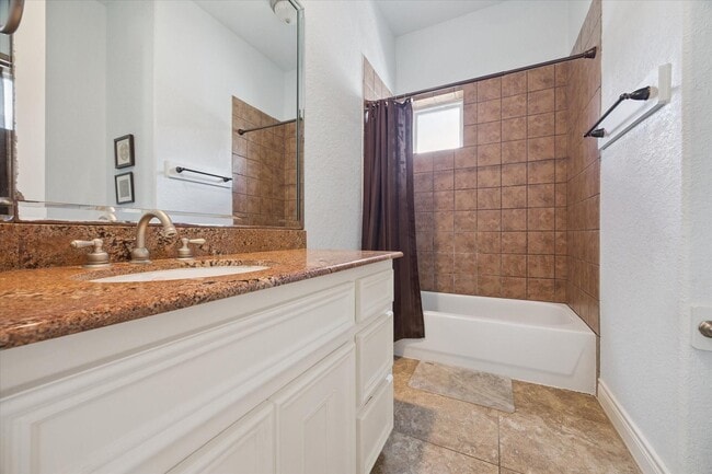 Building Photo - 2128 Harold St