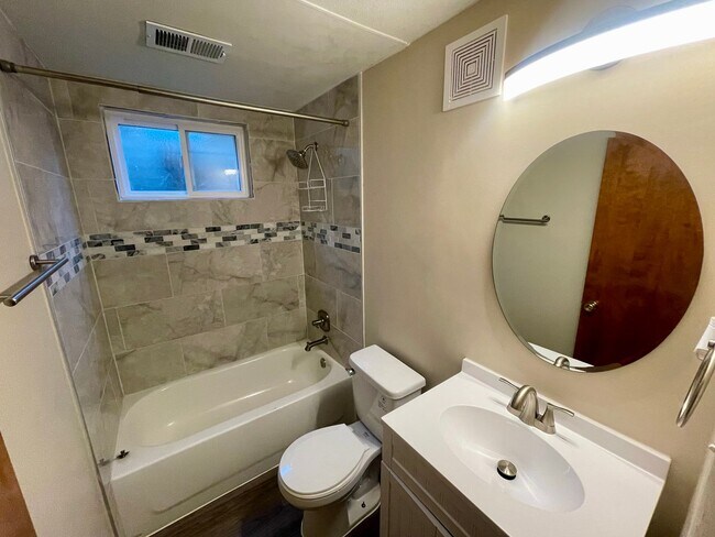 Building Photo - Charming 3 Bed, 2 Bath Home Near CSU & Old Town Fort Collins!