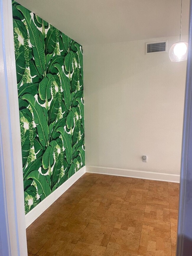 Building Photo - Hollywood Luxury 2 Bed Condo!