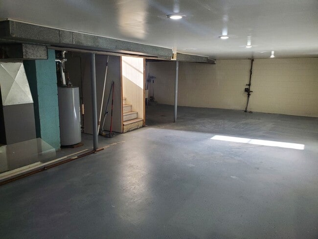 Building Photo - 3 Bedroom Single Family Ranch Home