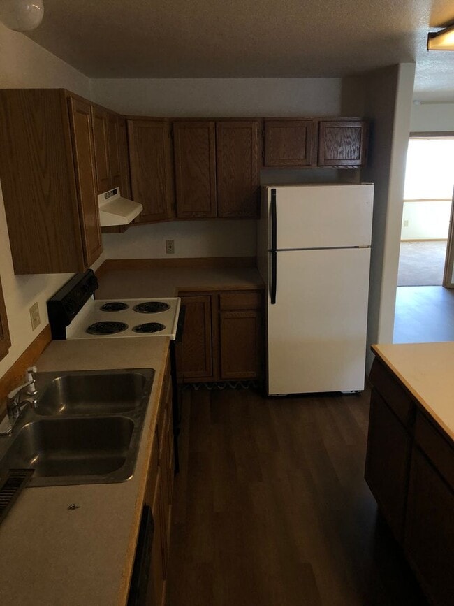 Building Photo - 2 Bedroom 1 Bath 4 Plex
