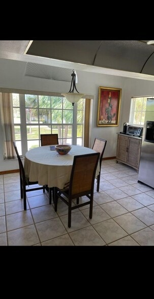 Kitchen, with large bay window - 7639 Wells Ct