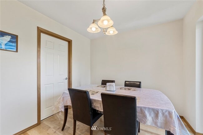 Building Photo - 822 Lincoln St