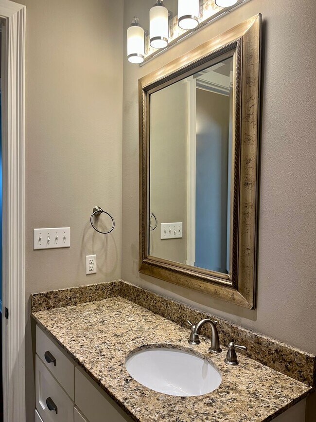 Building Photo - Beautiful Home in Rouzan of Southdowns neighborhood!