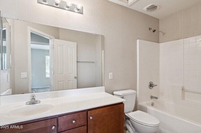 Building Photo - 2711 W Jasper Butte Dr