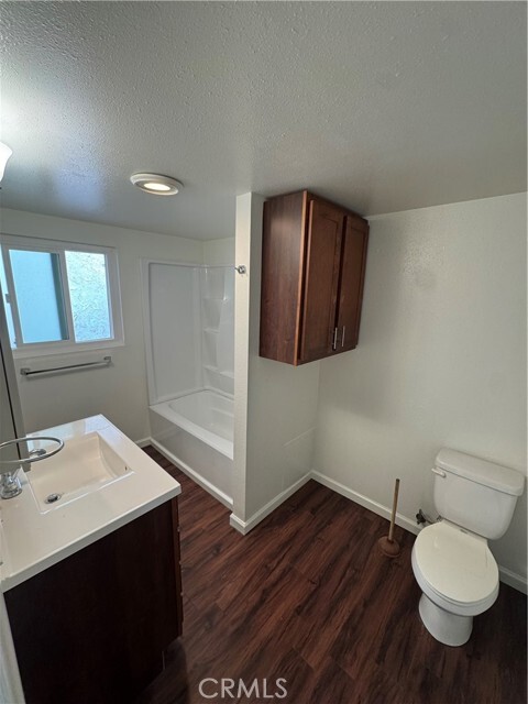 Building Photo - 104 Avenida San Dimas