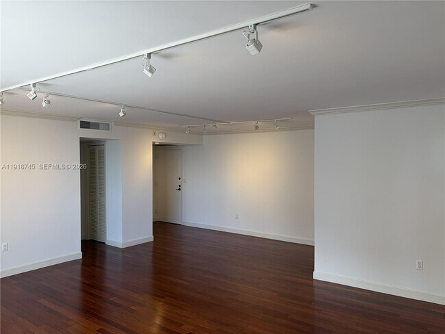 Building Photo - 625 Biltmore Way