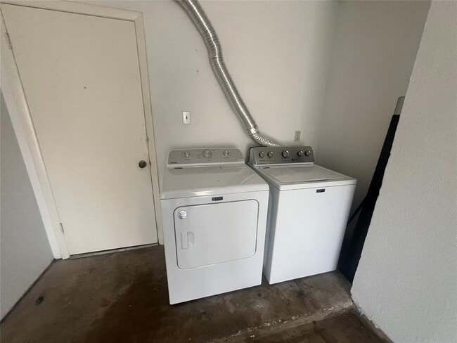 Building Photo - 807 Lloyd Ln