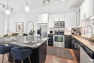 Building Photo - Special Deal: Enjoy $1000 Off Move-In!