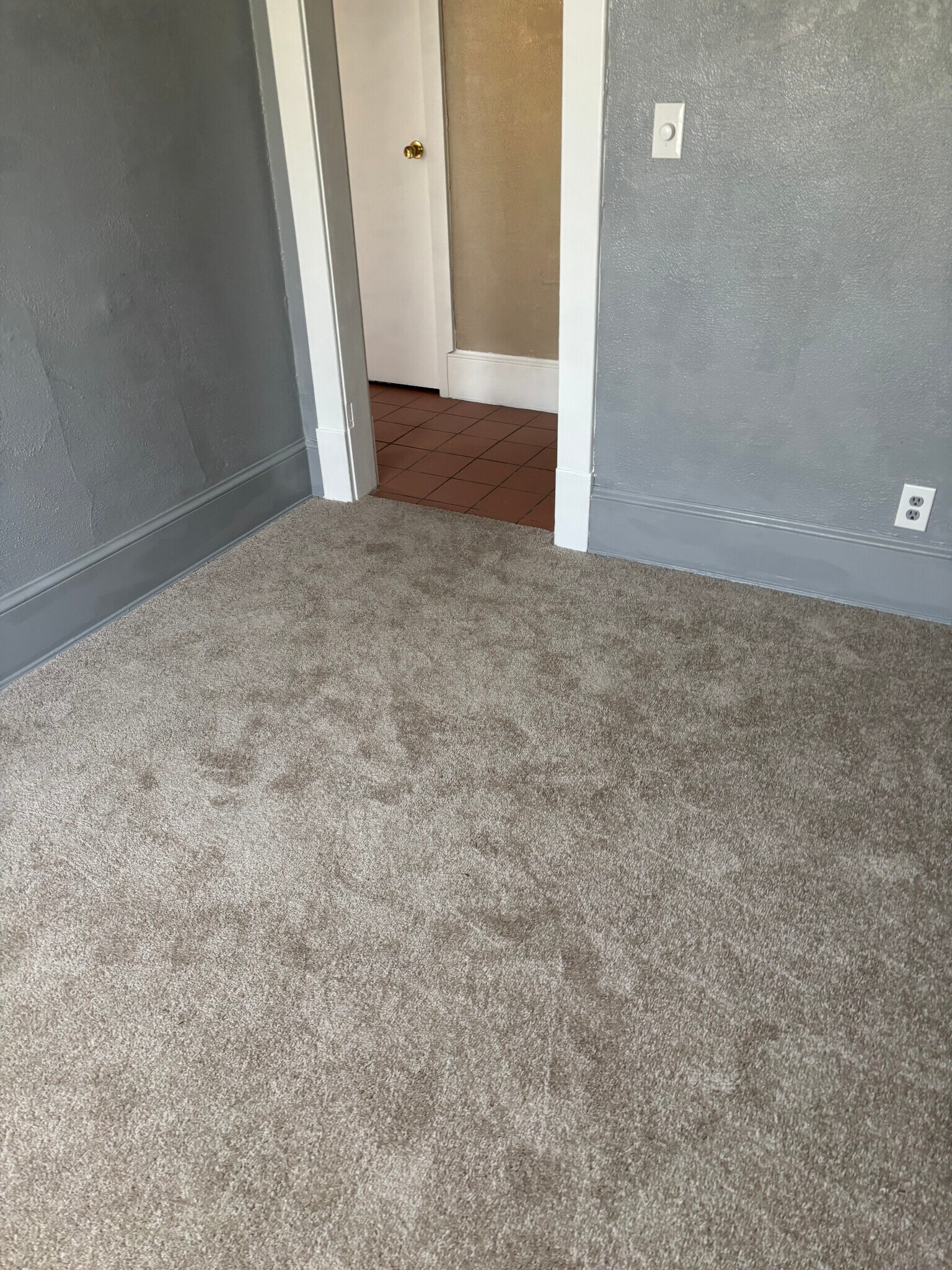 Bedroom or Living - 571 N East Ave