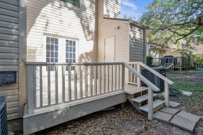 Building Photo - 4221 Brookside Dr
