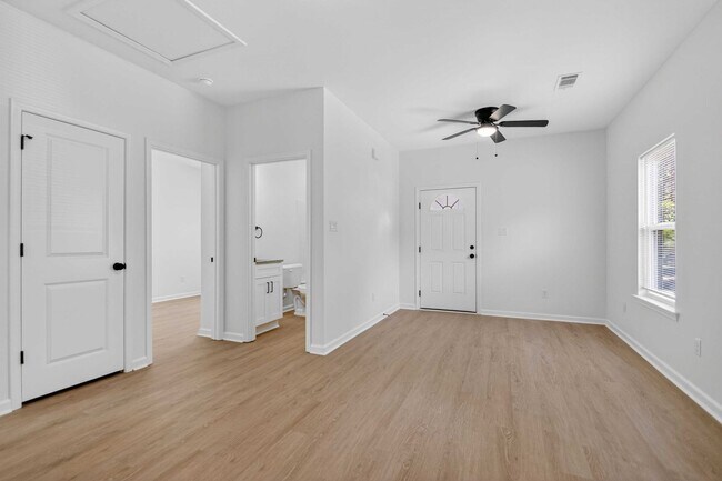 Building Photo - 2015-2017 Scotty Ct