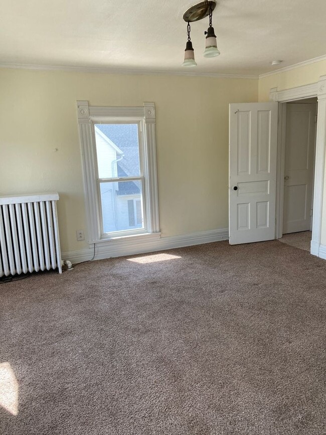 Building Photo - 435 E Centerway St