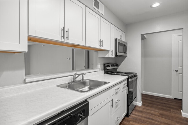 Chesterfield Place Apartments | One Bedroom Remodel | Kitchen Interior - Chesterfield Place Apartments
