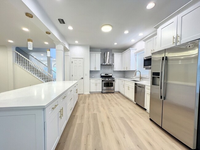 Building Photo - Beautifully Renovated Home in Tampa Palms ...