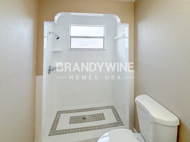 Building Photo - 6135 Seabreeze Dr