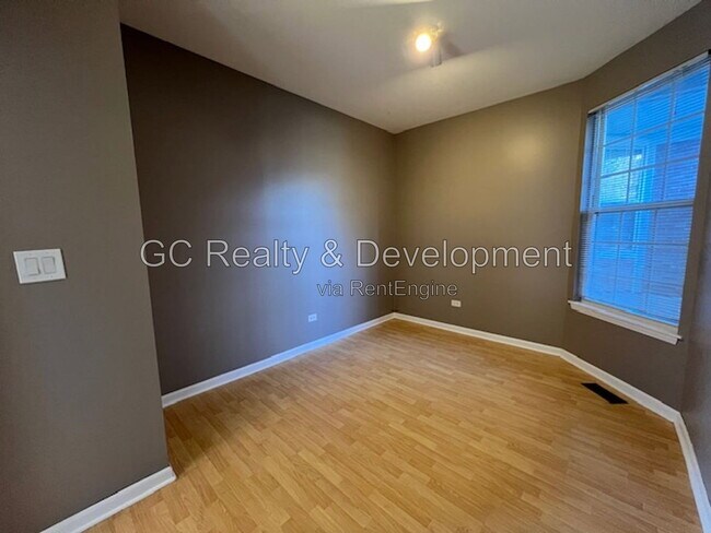 Building Photo - 159 Shorewood Dr
