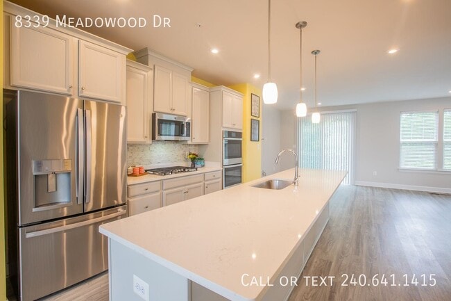 Building Photo - 8339 Meadowood Dr