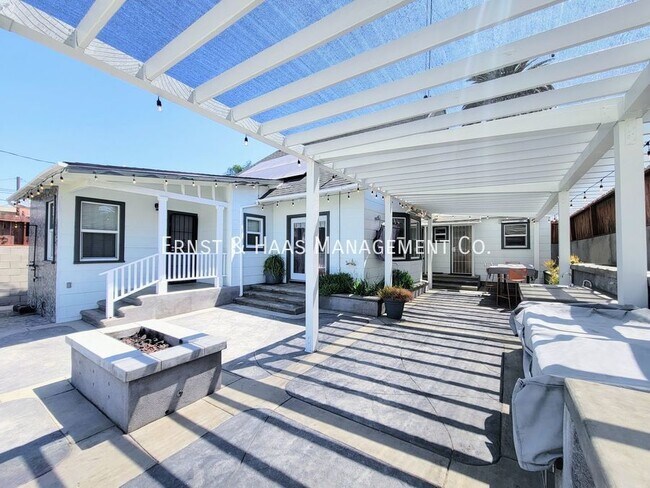 Building Photo - Historic 5-Bedroom, 4-Bath Home with Moder...