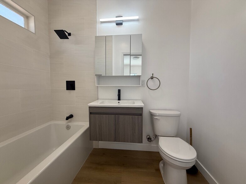 Building Photo - 359 W Amar St