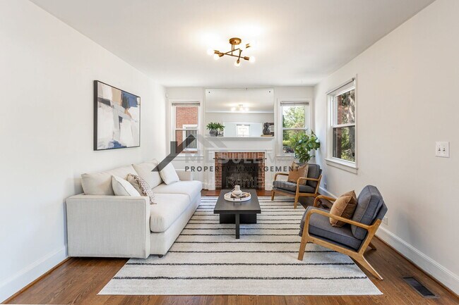 Building Photo - 2414 Farthing St