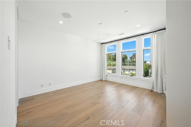 Building Photo - 391 La Perle Pl