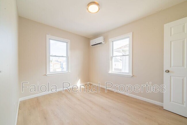 Building Photo - 115 N Delancy Pl