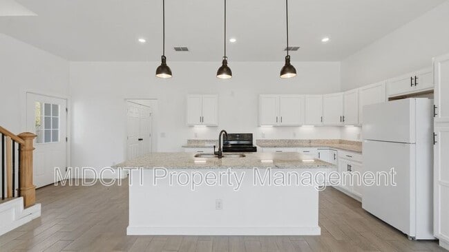 Building Photo - 895 E Mather St