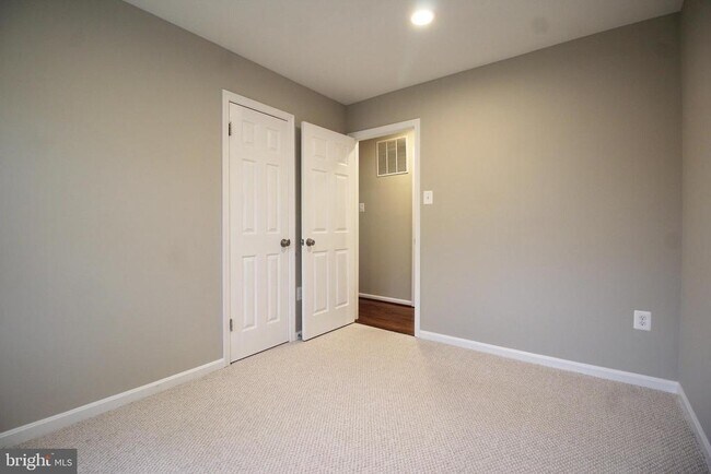 Building Photo - 4500 Lantern Pl