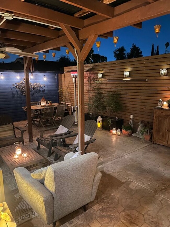 Building Photo - Secluded 2+1 close to Paramount Studios, H...