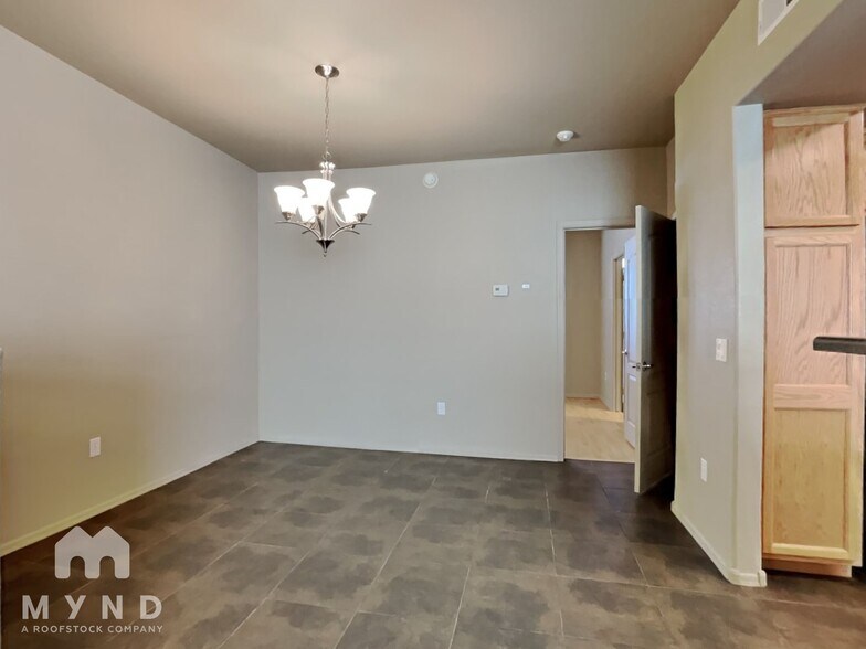 Building Photo - 280 S Evergreen Rd