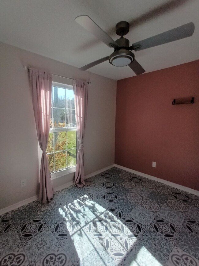 Building Photo - 2 Bed / 2 Bath Single Family for Rent in Oviedo, FL