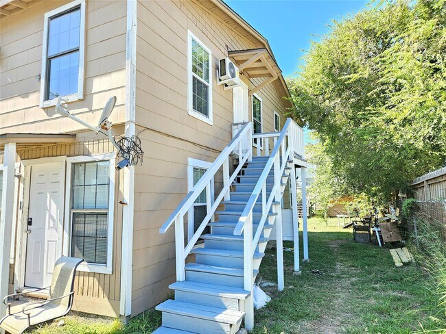 Building Photo - 5008 Ave S