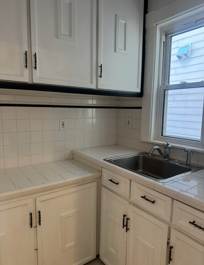 Building Photo - 369 Savin Hill Ave