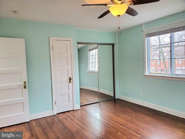 Building Photo - 30 53rd St SE