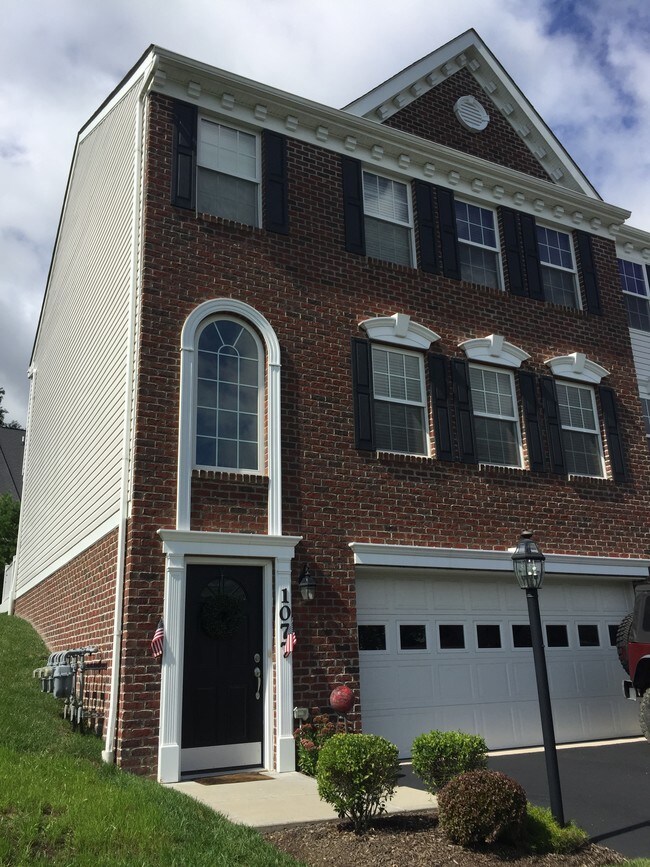 Welcome to 1077 Bayberry - 1077 Bayberry Dr