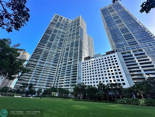 Building Photo - 475 Brickell Ave