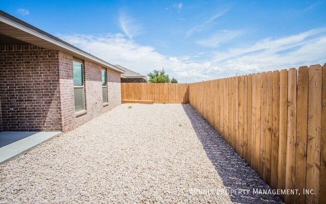 Building Photo - 2124 N Texas Ave