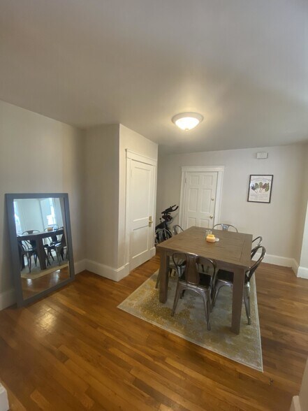 Building Photo - 15 Bolton St