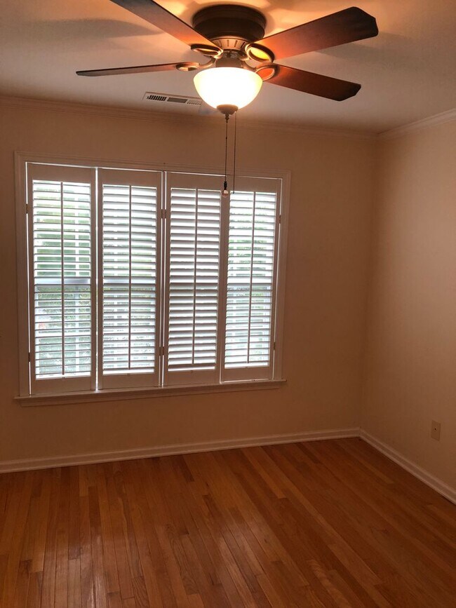 Building Photo - Greenville, 3BD/2.5 plus bonus, 1839SF