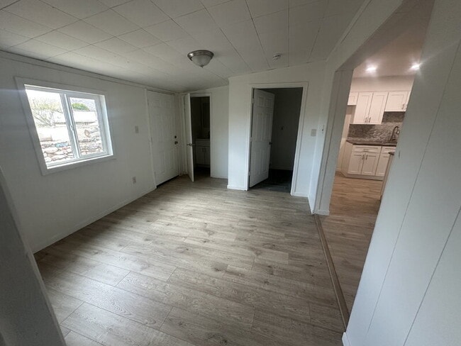 Building Photo - 327 Fairhaven Rd