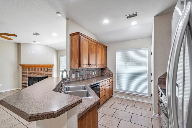 Building Photo - 5409 San Saba Ct