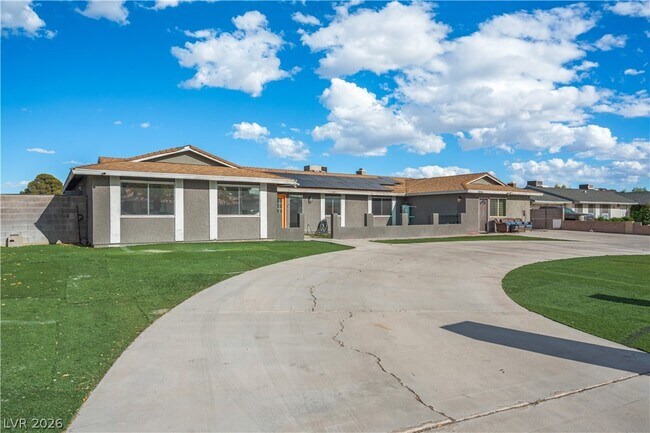 Building Photo - 1936 Casa Vista Dr