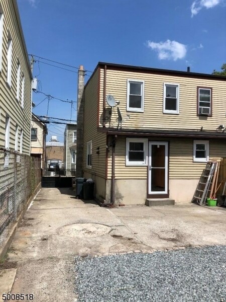 Building Photo - 17-19 Vincent St