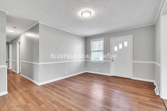 Building Photo - 107 River Rd Cir-