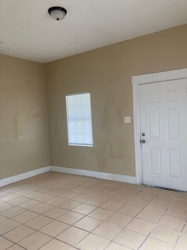 Building Photo - Gulfport 2 Bedroom