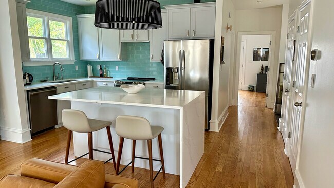 Building Photo - 64 Daniel St SE