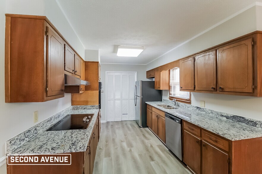 Building Photo - 721 Bluebird Dr SE