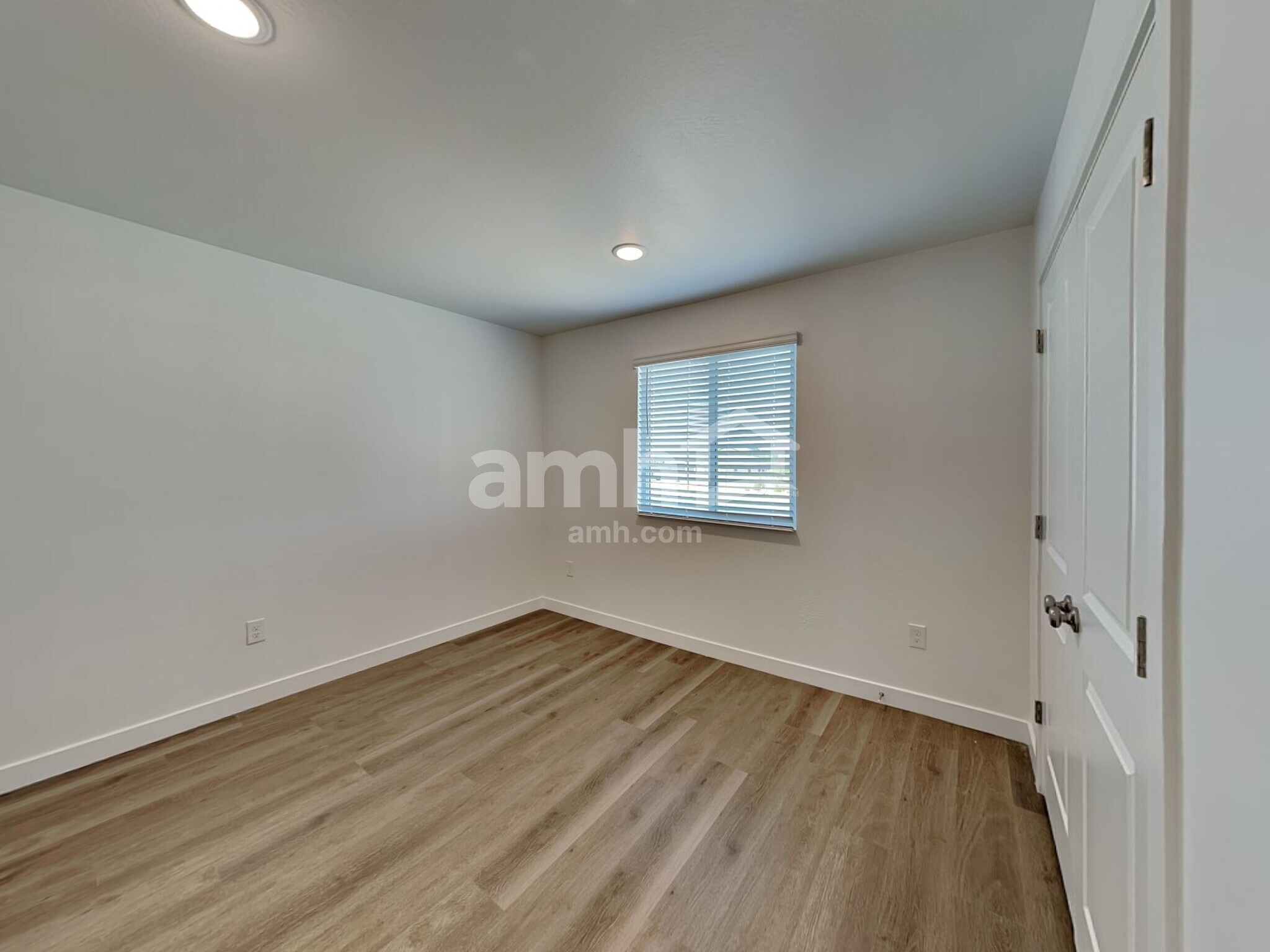 Building Photo - 9739 W Parkway Dr